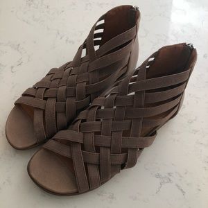 NEW Gentle Souls by Kenneth Cole Sandals 8.5